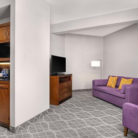 Hilton Garden Inn Calgary Airport Екстериор снимка