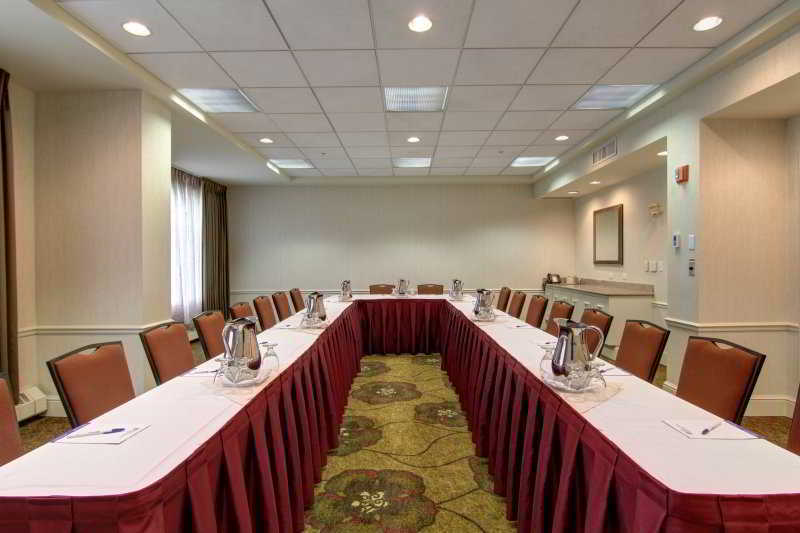 Hilton Garden Inn Calgary Airport Екстериор снимка