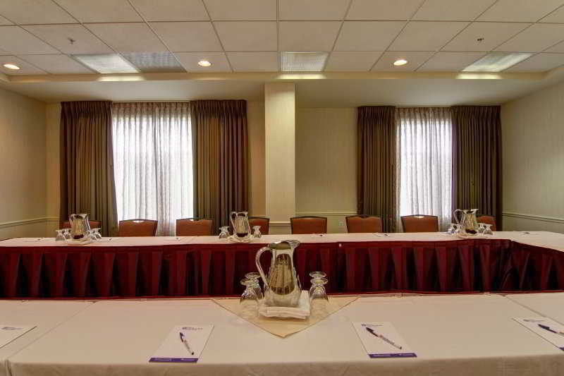 Hilton Garden Inn Calgary Airport Екстериор снимка