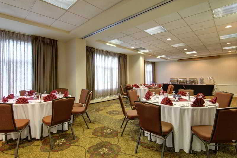 Hilton Garden Inn Calgary Airport Екстериор снимка