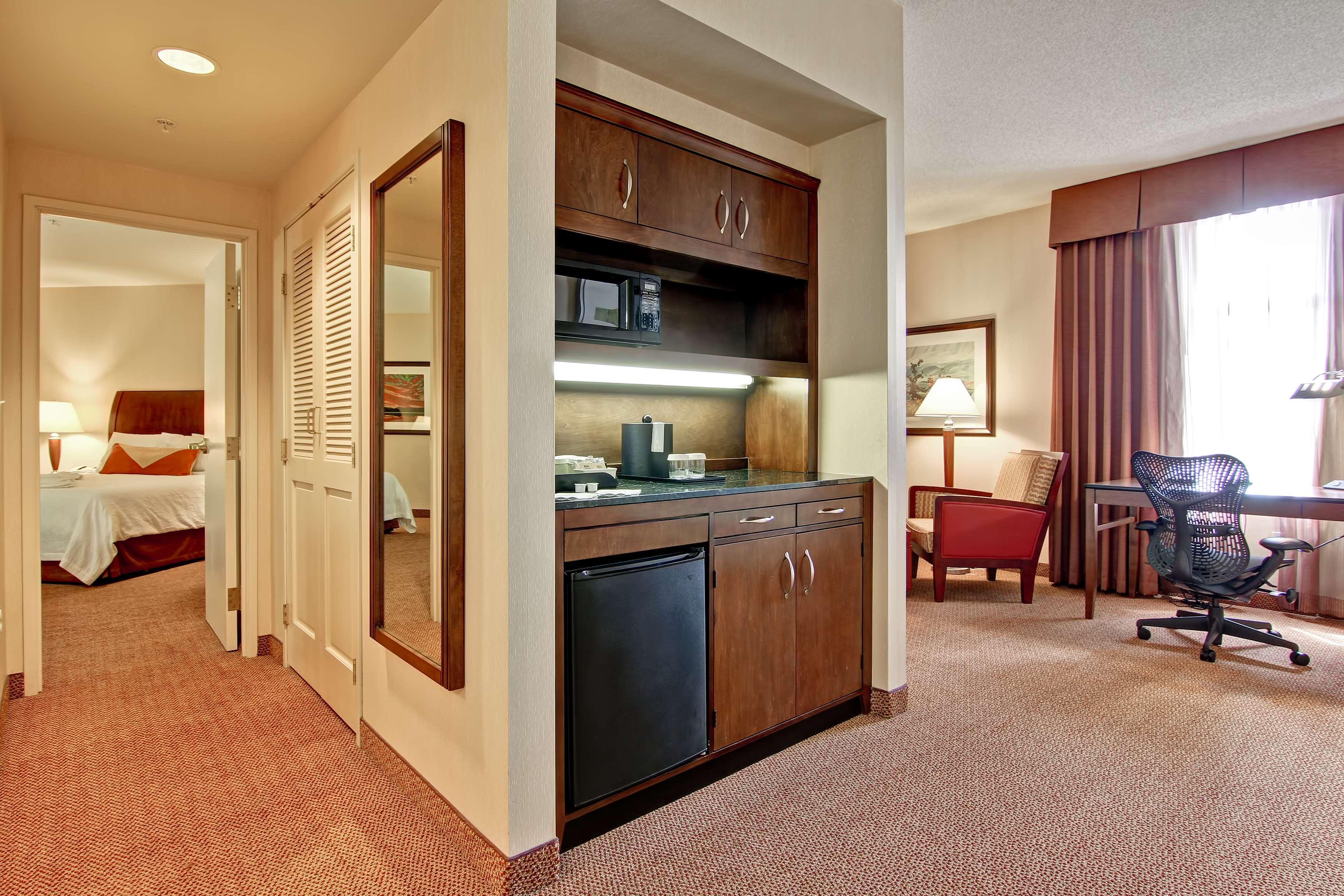 Hilton Garden Inn Calgary Airport Екстериор снимка
