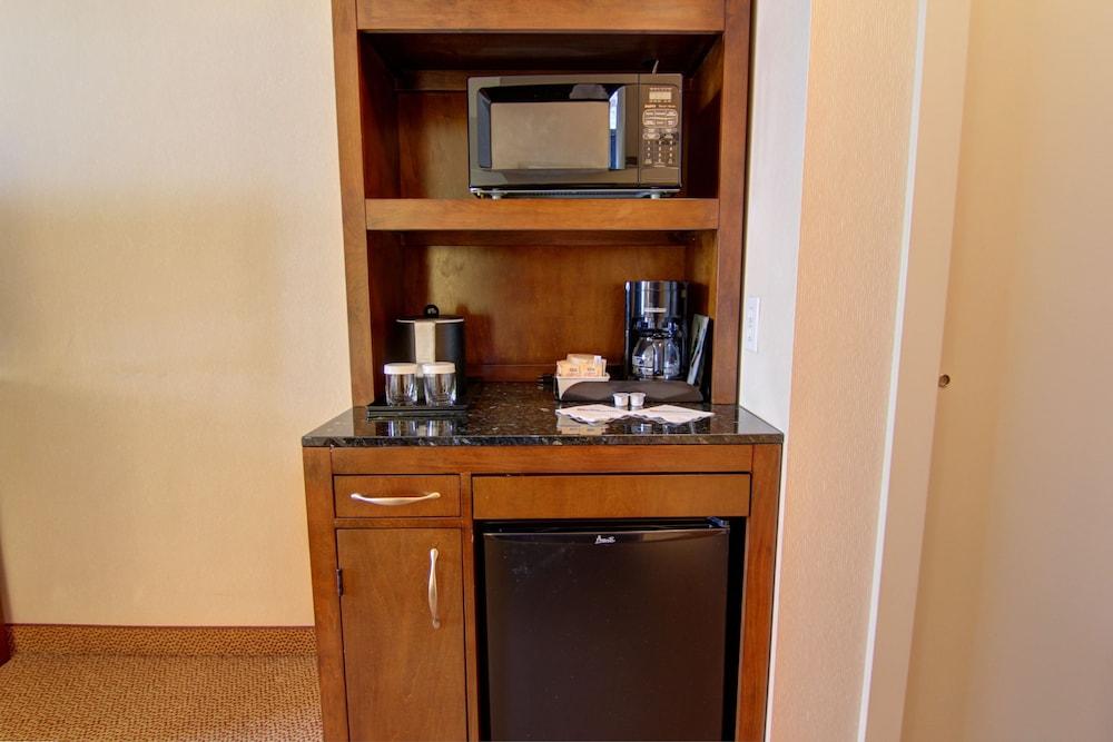 Hilton Garden Inn Calgary Airport Екстериор снимка
