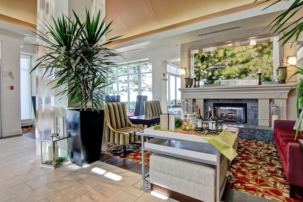 Hilton Garden Inn Calgary Airport Екстериор снимка