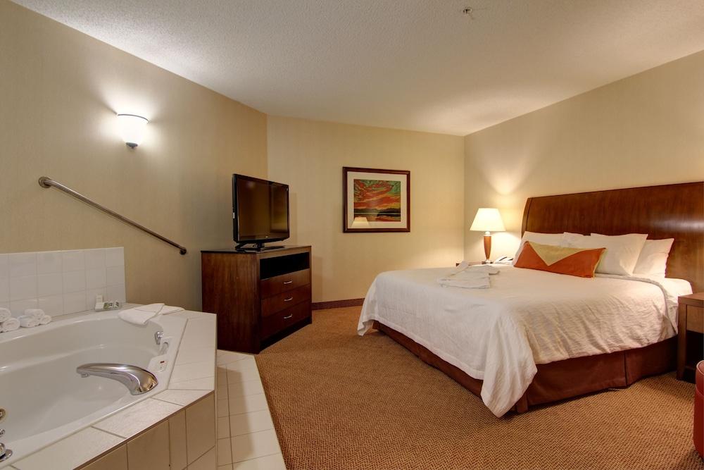 Hilton Garden Inn Calgary Airport Екстериор снимка