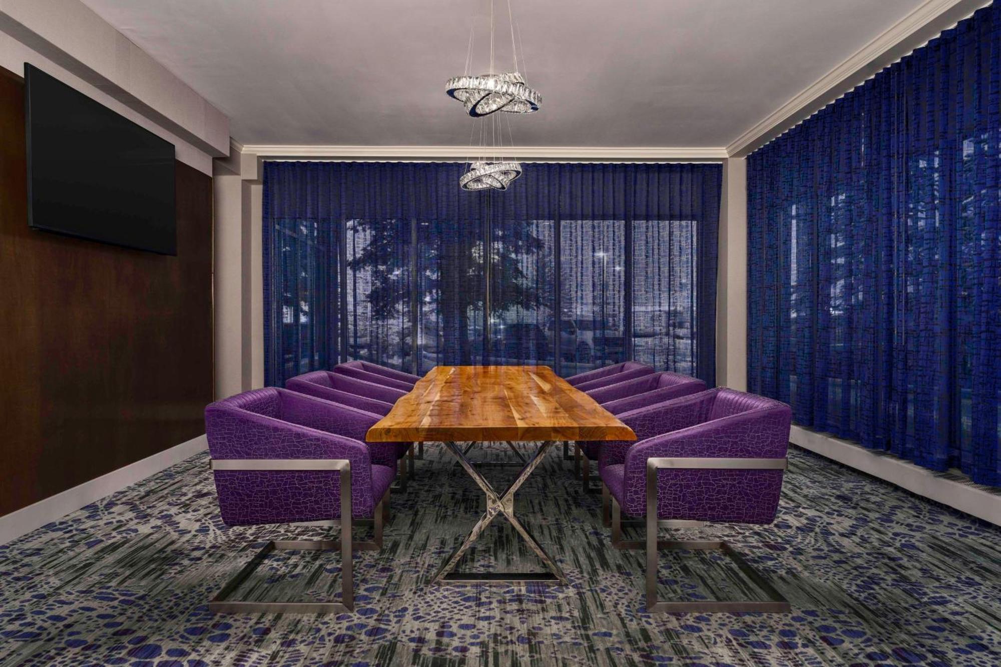 Hilton Garden Inn Calgary Airport Екстериор снимка