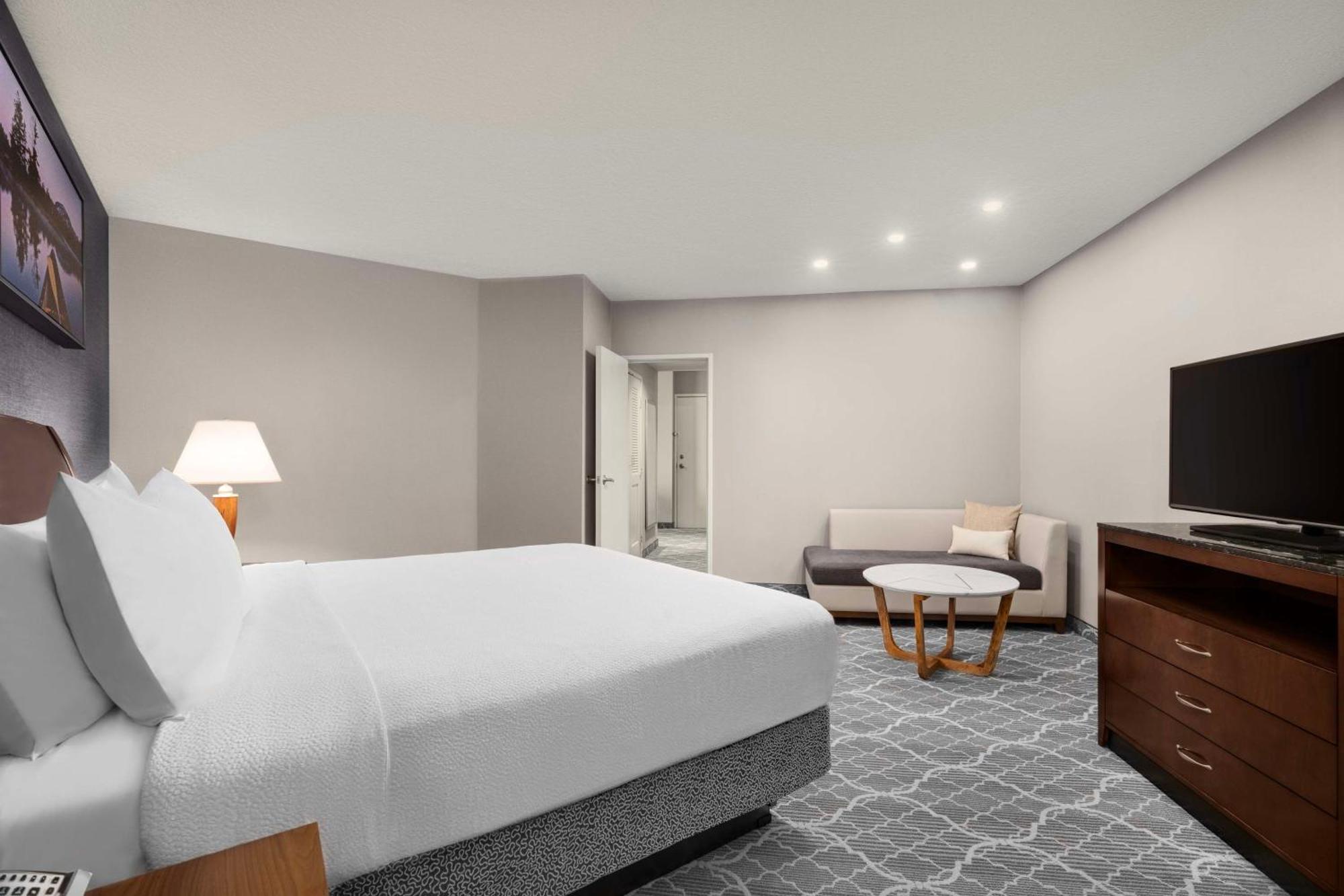 Hilton Garden Inn Calgary Airport Екстериор снимка