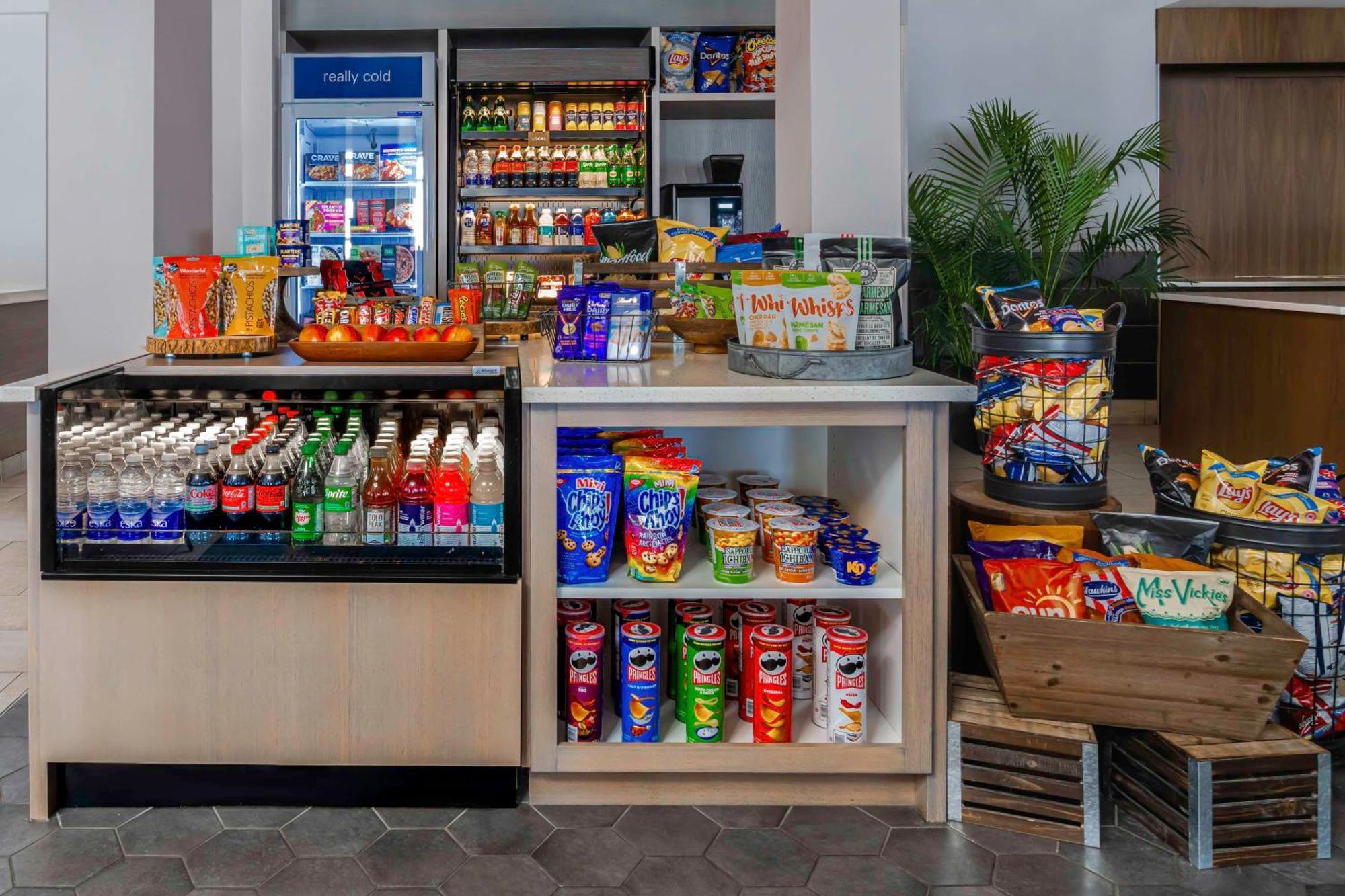 Hilton Garden Inn Calgary Airport Екстериор снимка