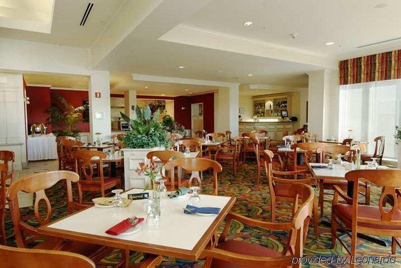 Hilton Garden Inn Calgary Airport Ресторант снимка