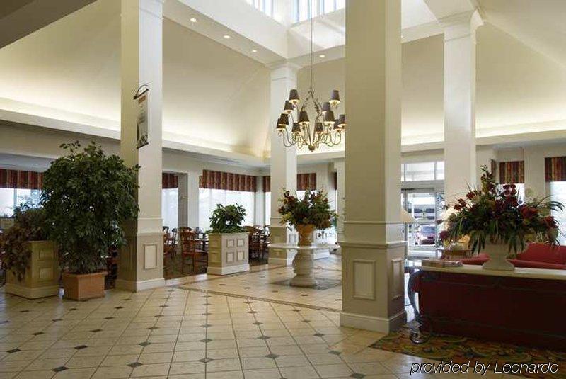 Hilton Garden Inn Calgary Airport Интериор снимка