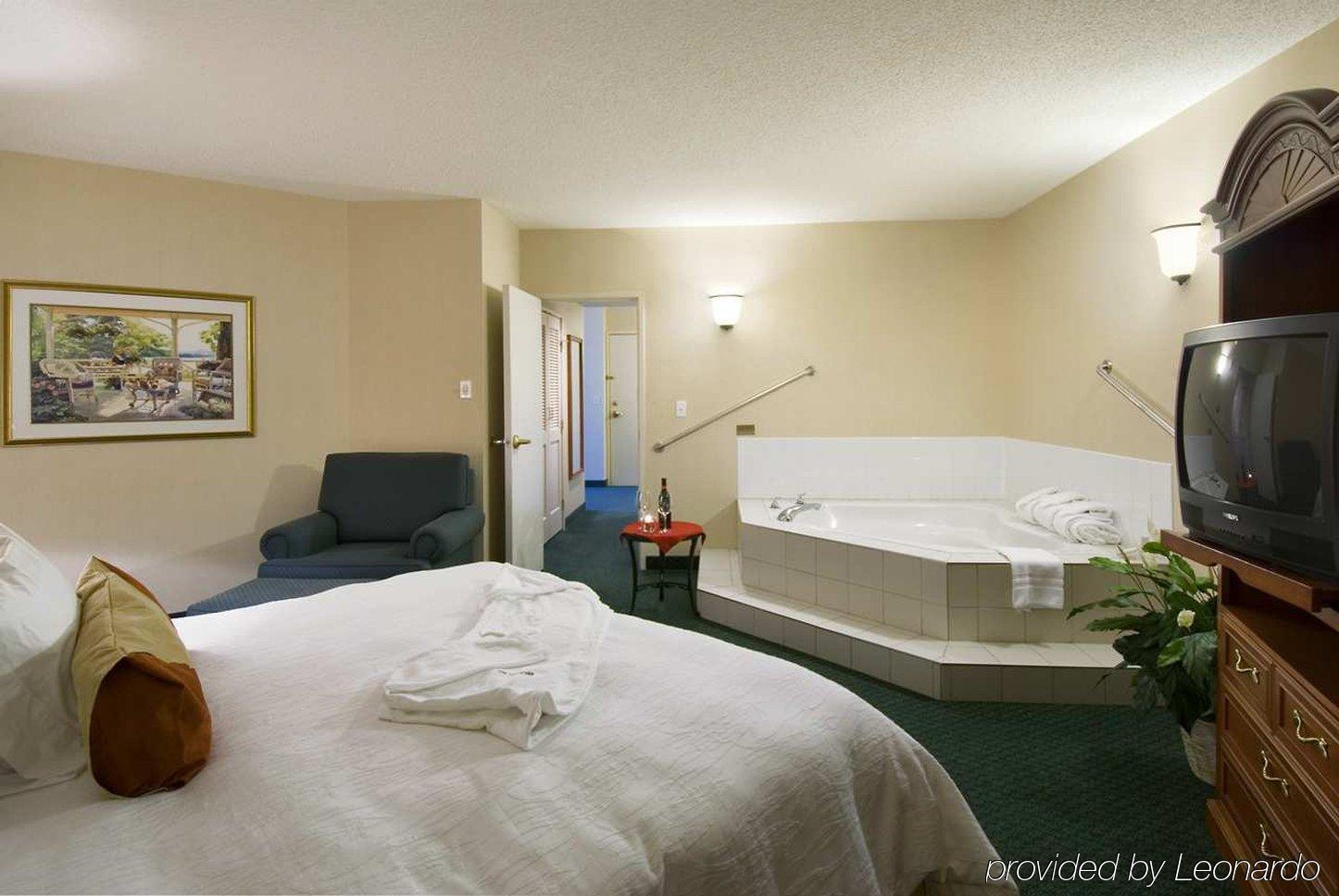 Hilton Garden Inn Calgary Airport Стая снимка