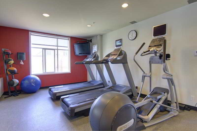 Hilton Garden Inn Calgary Airport Екстериор снимка