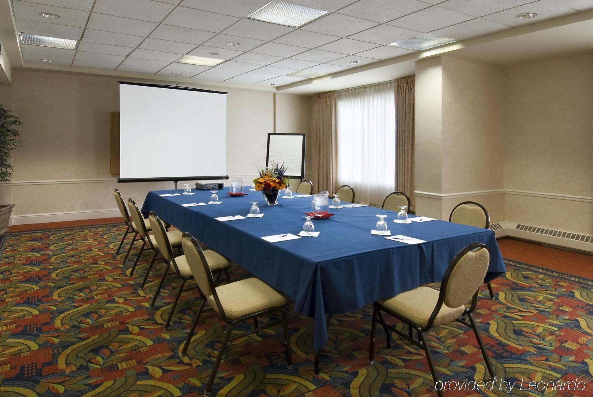 Hilton Garden Inn Calgary Airport Съоръжения снимка