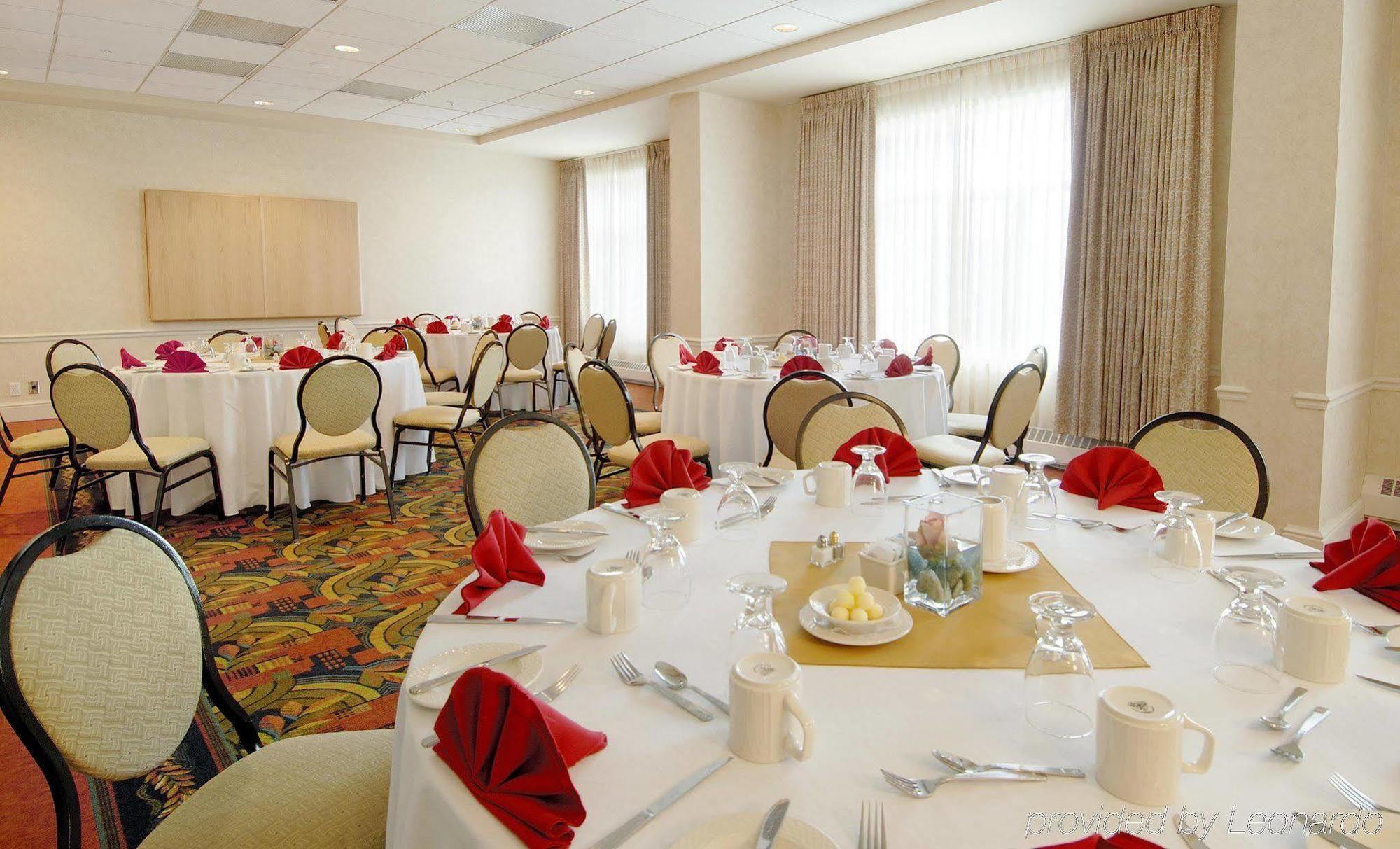 Hilton Garden Inn Calgary Airport Съоръжения снимка